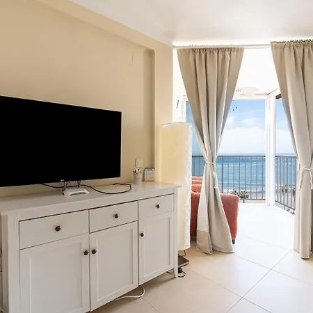 El Faro Studio, Coast
